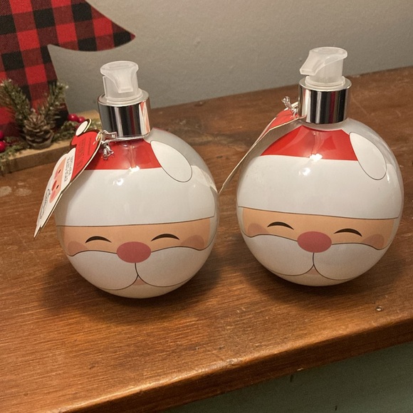 NWT-Set of 2- Peppermint Swirl Scented-Santa 🎅🏻 Hand Soap Dispensers 16.9/bottle - Picture 15 of 16